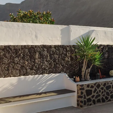Canaryislandshost I Esencia Apartamento Famara