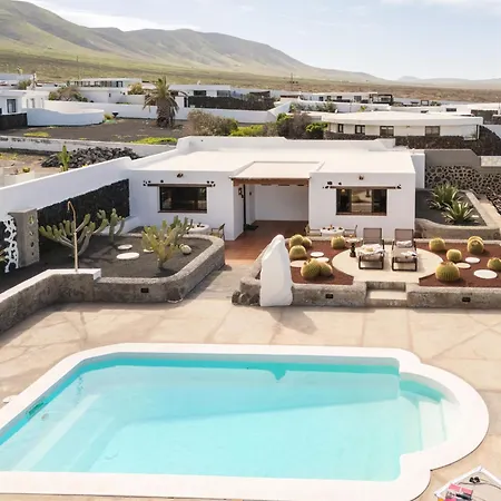 Canaryislandshost I Esencia * Famara